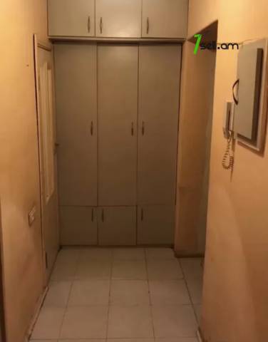 2 սենյականոց բնակարան Վրացական փողոցում, 50 ք.մ., 2/5 հարկ, մասնակի վերանորոգում, քարե շենք