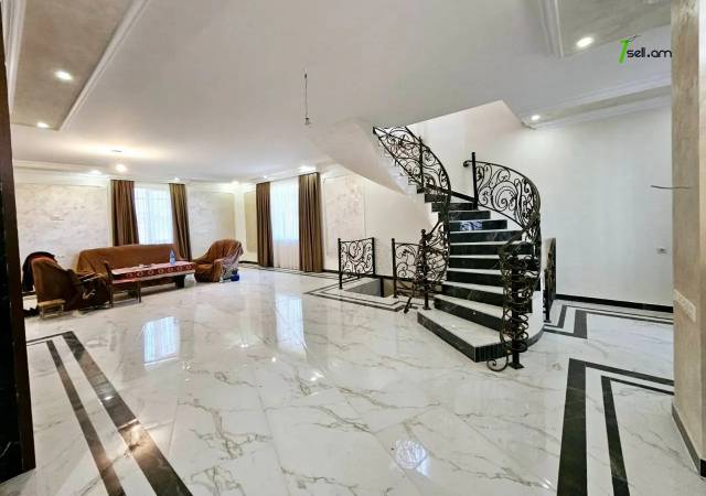 Երկու հարկանի քարե տուն, Գ-1 թաղամաս Աջափնյակում, 1080 ք.մ., 3+ սանհանգույց, կապիտալ վերանորոգված