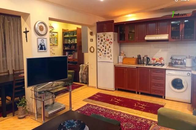 2 սենյականոց բնակարան, Նազարբեկյան թաղամաս, 50 ք.մ., նախավերջին հարկ, կապիտալ վերանորոգված