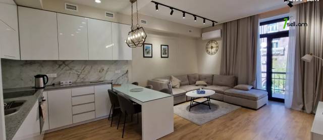 3 սենյականոց բնակարան Թումանյան փողոցում, 70 ք.մ., 3/5 հարկ, դիզայներական ոճով վերանորոգված