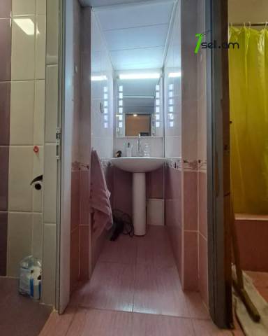 3 սենյականոց բնակարան Երվանդ Քոչարի փողոցում, 95 ք.մ., 4/13 հարկ, մի քանի պատշգամբ