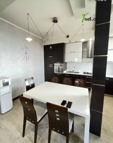 3 սենյականոց բնակարան նորակառույց շենքում Հրաչյա Ներսիսյան փողոցում, 115 քմ, բարձր առաստաղներ