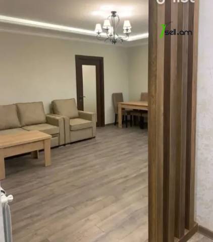 3 սենյականոց բնակարան Աթենքի փողոցում, 60 ք.մ., 2/5 հարկ, դիզայներական ոճով վերանորոգված, քարե շենք