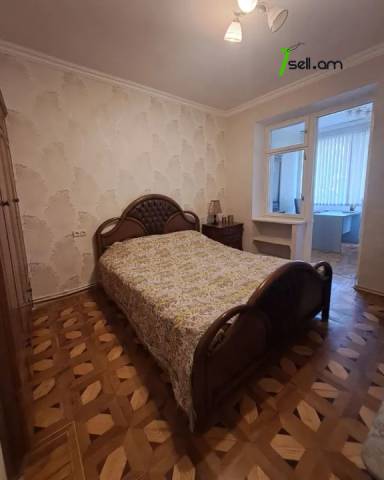 3 սենյականոց բնակարան Արամի փողոցում, 98 ք.մ., 3/6 հարկ, մի քանի պատշգամբ, կապիտալ վերանորոգված