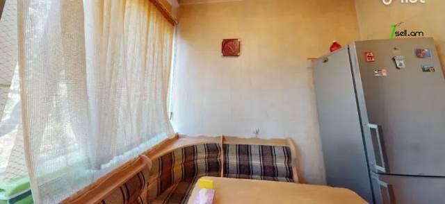3 սենյականոց բնակարան Պարոնյան փողոցում, 95 ք.մ., 2/4 հարկ, կոսմետիկ վերանորոգում, քարե շենք