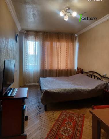 3 սենյականոց բնակարան Էրեբունու փողոցում, 90 ք.մ., կոսմետիկ վերանորոգում, քարե շենք