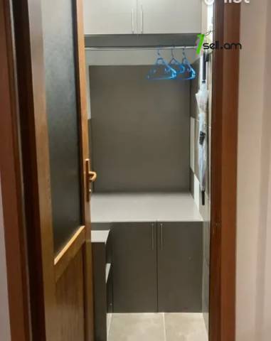 2 սենյականոց բնակարան Սարյանի փողոցում, 42 քմ, նախավերջին հարկ, բարձր առաստաղներ, եվրովերանորոգված