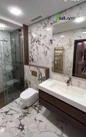 Երկու հարկանի թաունհաուզ Վերին Անտառային փողոցում կենտրոնում, 250 ք.մ., 3+ սանհանգույց