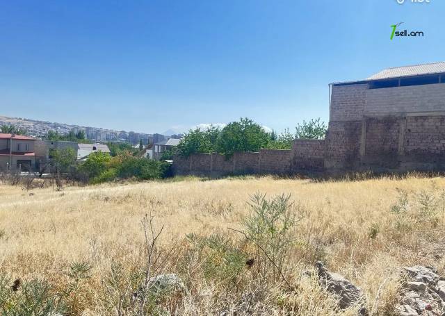 Հողատարածք բնակելի շինությունների համար Ավանում, 800 ք.մ.