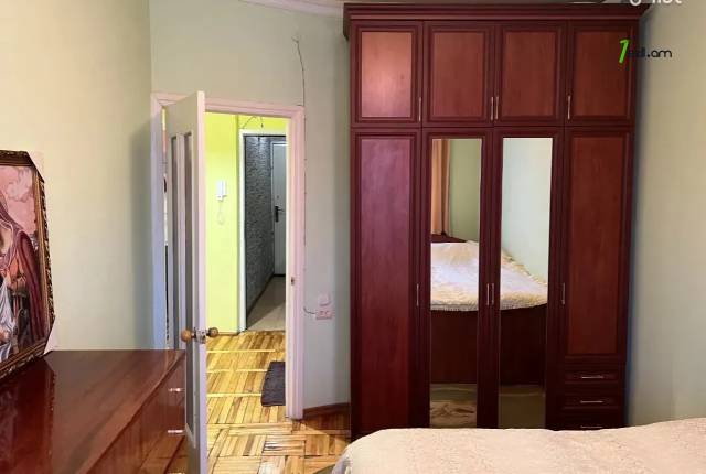 3 սենյականոց բնակարան Նելսոն Ստեփանյան փողոցում, 78 քմ, 5/9 հարկ, կապիտալ վերանորոգված