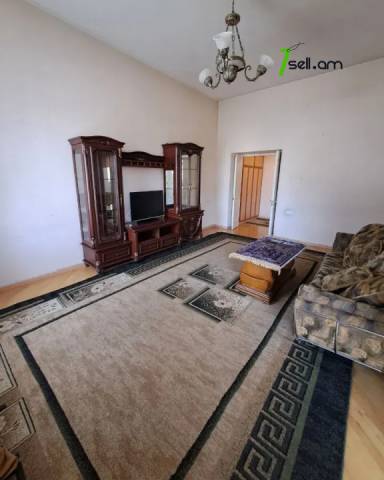 3 սենյականոց բնակարան նորակառույց շենքում Նար–Դոսի փողոցում, 70 ք.մ., կապիտալ վերանորոգված