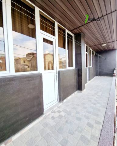 Երեք հարկանի քարե տուն, Նոյ թաղամաս Աջափնյակում, 300 ք.մ., 3+ սանհանգույց, եվրովերանորոգված