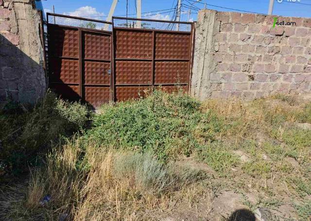 Հողատարածք բնակելի շինությունների համար Զովունիում, 1000 ք.մ.