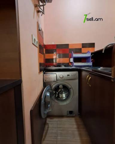 2 սենյականոց բնակարան Տերյան փողոցում, 45 ք.մ., կապիտալ վերանորոգված, քարե շենք