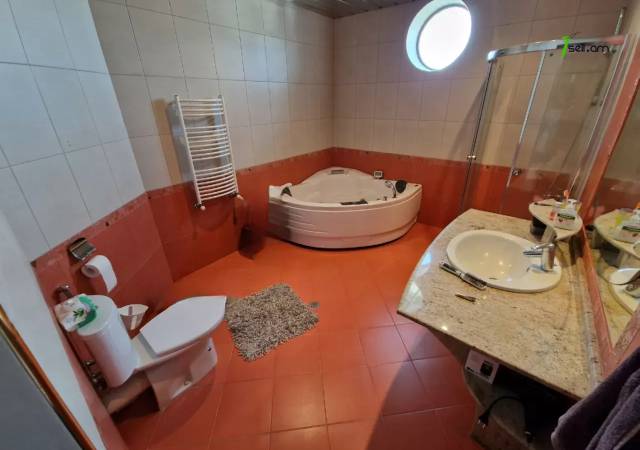 Երկու հարկանի քարե տուն Նոր Նորքում, 1000 ք.մ., 3+ սանհանգույց, կապիտալ վերանորոգված