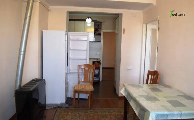 3 սենյականոց բնակարան Միխայիլ Սալտիկով-Շեդրինի փողոցում, 73 ք.մ., եվրովերանորոգված, քարե շենք