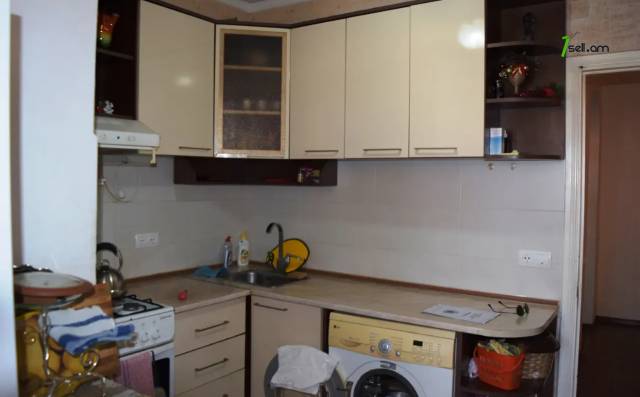 3 սենյականոց բնակարան Միխայիլ Սալտիկով-Շեդրինի փողոցում, 73 ք.մ., եվրովերանորոգված, քարե շենք