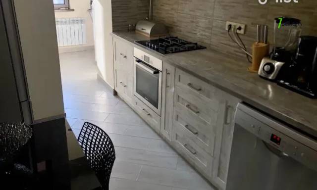 4 սենյականոց բնակարան Սարյանի փողոցում, 88 ք.մ., բարձր առաստաղներ, նախավերջին հարկ