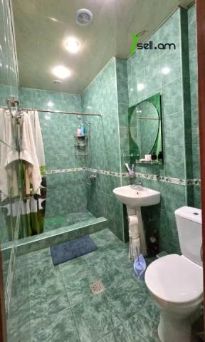 3 սենյականոց բնակարան Դերենիկ Դեմիրճյանի փողոցում, 80 քմ, 3/9 հարկ, եվրովերանորոգված