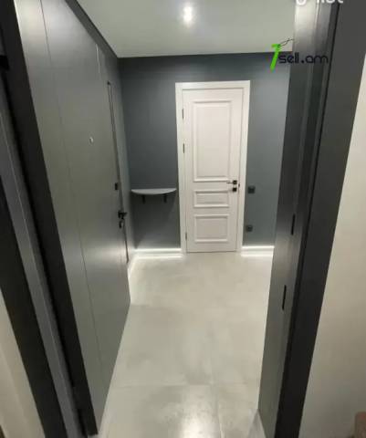 2 սենյականոց բնակարան Եզնիկ Կողբացու փողոցում, 43 ք.մ., դիզայներական ոճով վերանորոգված