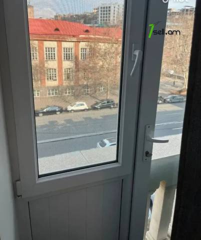 2 սենյականոց բնակարան Կորյունի փողոցում, 35 քմ, բարձր առաստաղներ, կապիտալ վերանորոգված, քարե շենք