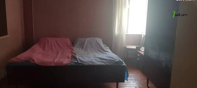 Երկու հարկանի քարե տուն Չարենցի փողոցում կենտրոնում, 435 ք.մ., կոսմետիկ վերանորոգում