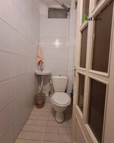 3 սենյականոց բնակարան Արամի փողոցում, 98 ք.մ., 3/6 հարկ, մի քանի պատշգամբ, կապիտալ վերանորոգված