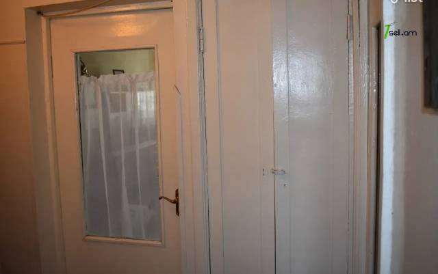 5 սենյականոց բնակարան Վահրամ Փափազյան փողոցում, 85 քմ, 2/5 հարկ, 2 սանհանգույց, քարե շենք