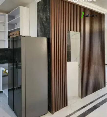 Երեք հարկանի տուն, Գ-1 թաղամաս Աջափնյակում, 300 ք.մ., 3+ սանհանգույց, եվրովերանորոգված