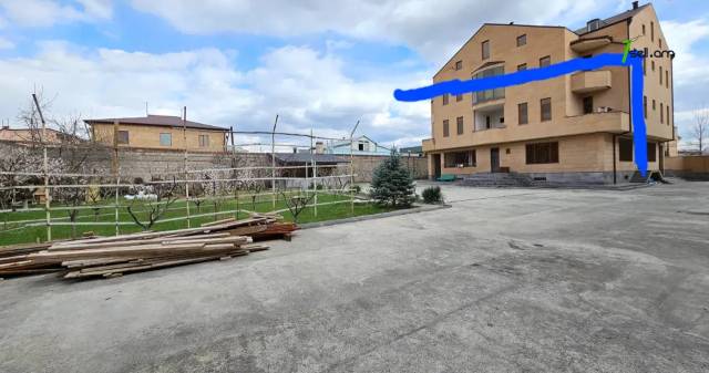 Երկու հարկանի քարե տուն Դավիթ Բեկի փողոցում Էրեբունիում, 1600 ք.մ., 3+ սանհանգույց