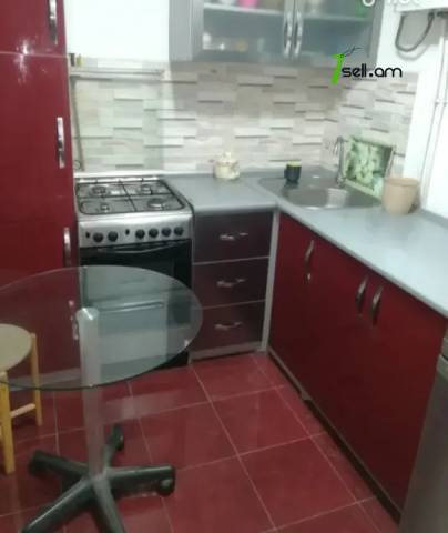 2 սենյականոց բնակարան Լվովյան փողոցում, 54 քմ, 2/5 հարկ, կոսմետիկ վերանորոգում, քարե շենք