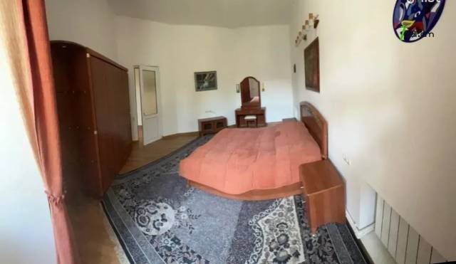 3 սենյականոց բնակարան Աբովյան փողոցում, 72 ք.մ., 2/4 հարկ, բարձր առաստաղներ, կապիտալ վերանորոգված