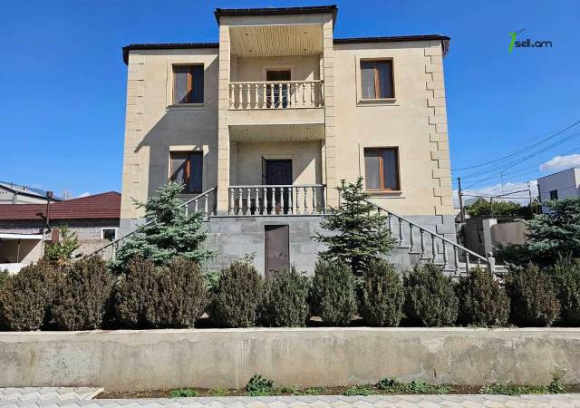 Երկու հարկանի տուն Մհեր Մկրտչյան փողոցում Ավանում, 1080 ք.մ., 3+ սանհանգույց, կապիտալ վերանորոգված