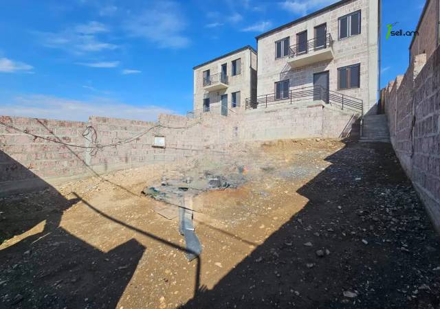 Երկու հարկանի տուն, Դավթաշեն 1-ին թաղամաս Դավիթաշենում, 500 ք.մ., 2 սանհանգույց