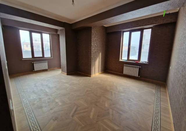 3 սենյականոց բնակարան նորակառույց շենքում Նիկողայոս Ադոնցի փողոցում, 90 ք.մ., բարձր առաստաղներ