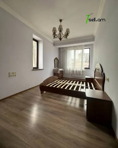 3 սենյականոց բնակարան Մարշալ Խուդյակովի փողոցում, 80 քմ, 2/4 հարկ, 2 սանհանգույց, բարձր առաստաղներ