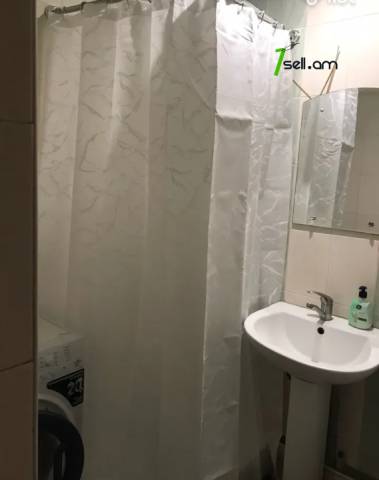 2 սենյականոց բնակարան Նիկողայոս Ադոնցի փողոցում, 44 քմ, 2/9 հարկ, կապիտալ վերանորոգված