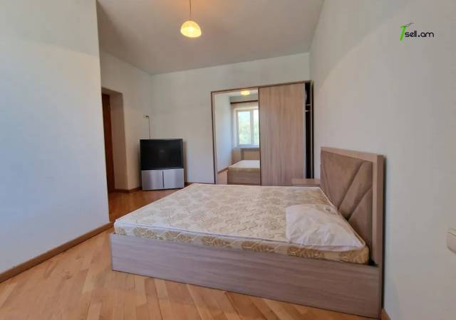 Երկու հարկանի քարե տուն Լուկաշինի փողոցում Աջափնյակում, 300 ք.մ., 3+ սանհանգույց