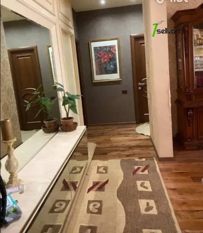 3 սենյականոց բնակարան Արցախի պողոտայում, 80 քմ, 2/5 հարկ, կապիտալ վերանորոգված, քարե շենք