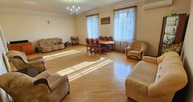 Մեկ հարկանի քարե տուն Ֆանարջյան փողոցում Քանաքեռ Զեյթունում, 1700 ք.մ., 2 սանհանգույց