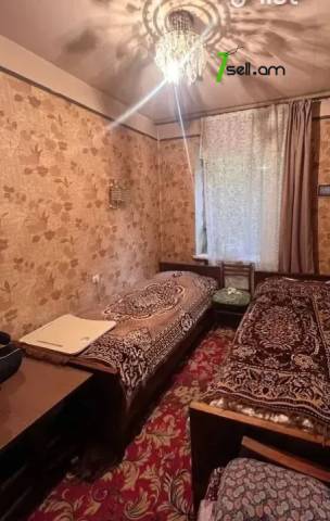 4 սենյականոց բնակարան Դավիթ Մալյան փողոցում, 73 ք.մ., 1/5 հարկ, քարե շենք