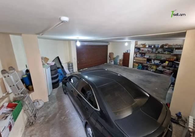 Երեք հարկանի քարե տուն Կարապետյան փողոցում Աջափնյակում, 470 ք.մ., 3+ սանհանգույց