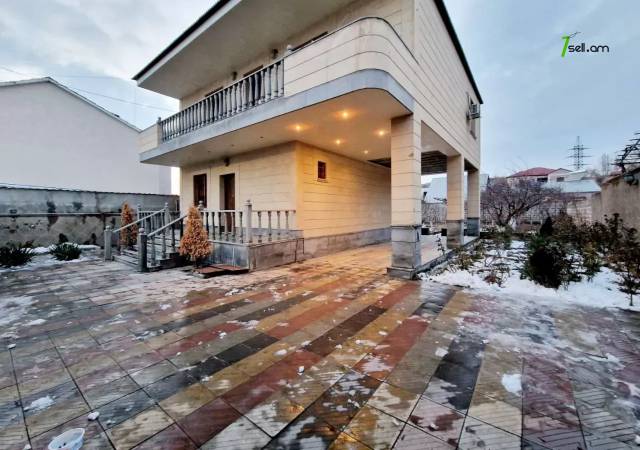 Երկու հարկանի քարե տուն, Դավթաշեն վարչական շրջան Դավիթաշենում, 650 ք.մ., 2 սանհանգույց