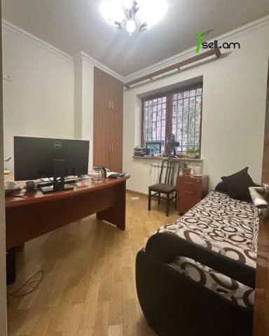 4 սենյականոց բնակարան Թումանյան փողոցում, 110 քմ, 2/4 հարկ, 2 սանհանգույց, եվրովերանորոգված