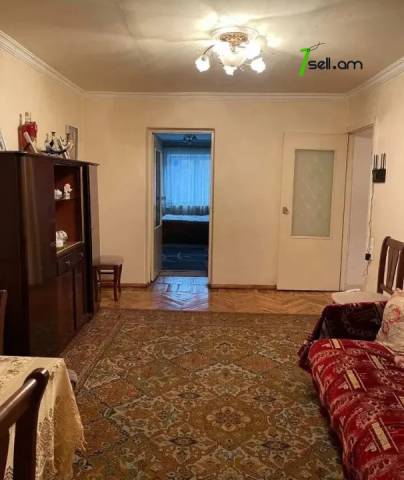 3 սենյականոց բնակարան Վաղարշյան փողոցում, 72 ք.մ., 3/5 հարկ, քարե շենք