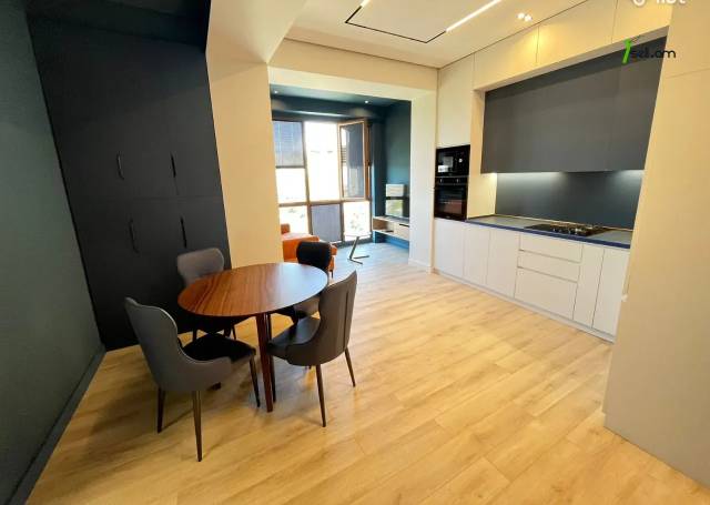 3 սենյականոց բնակարան նորակառույց շենքում Կոմիտասի պողոտայում, 60 ք.մ., բարձր առաստաղներ, 9/15 հարկ