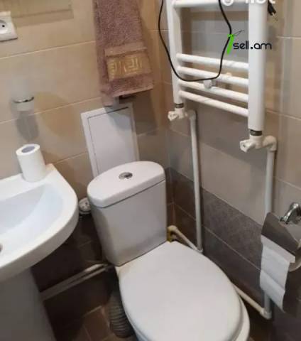 2 սենյականոց բնակարան Բաբայան փողոցում, 52 ք.մ., 2/5 հարկ, կապիտալ վերանորոգված, քարե շենք