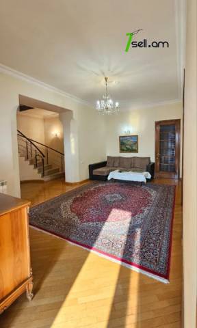 Երկու հարկանի քարե տուն Սեպուհի փողոցում Արաբկիրում, 788 ք.մ., 2 սանհանգույց, կոսմետիկ վերանորոգում