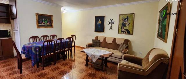 3 սենյականոց բնակարան Կոմիտասի պողոտայում, 72 քմ, 3/5 հարկ, կոսմետիկ վերանորոգում, քարե շենք