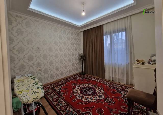 Երկու հարկանի քարե տուն Ժակ Իվ Կուստոյի փողոցում Էրեբունիում, 390 ք.մ., 3+ սանհանգույց